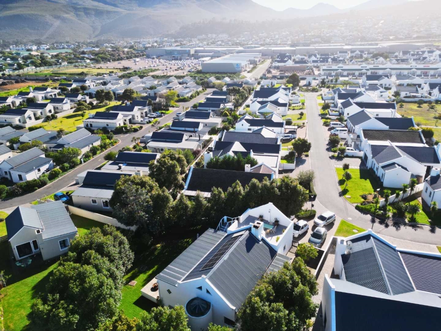 2 Bedroom Property for Sale in Sandbaai Western Cape